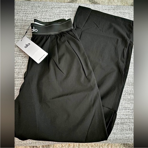 ALO Yoga Pants - ALO Yoga suit up trousers. Small